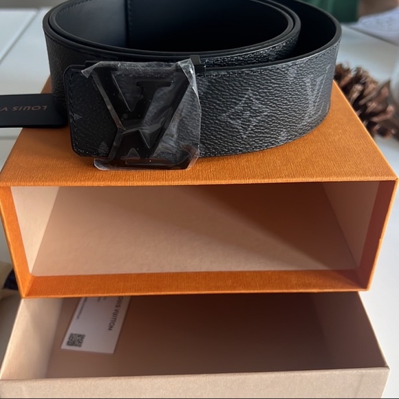 Brand new Louis Vuitton men’s size 90 (36). Never worn - Picture 4 of 8